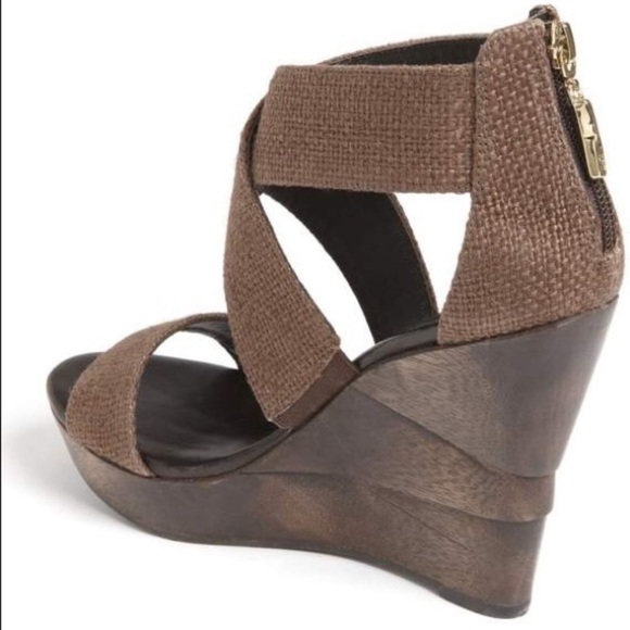 DVF ❤️ Opal Burlap Wedges. - Picture 2 of 5